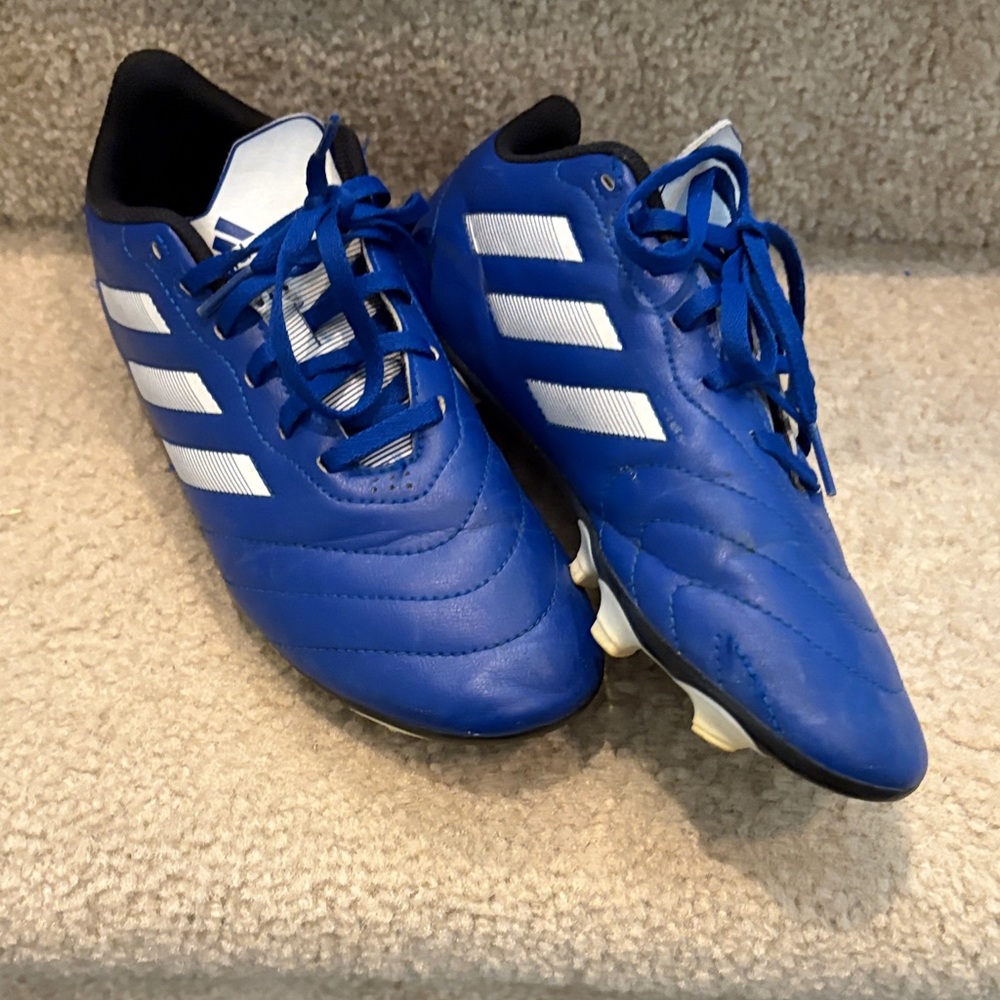 Adidas big kids Royal Blue soccer cleats Sz. 6